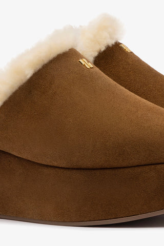 Mule Flatform Dani Camurça Marrom e Lã Natural