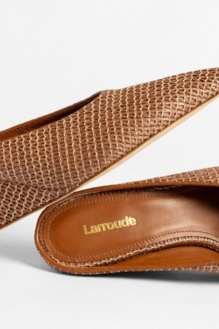 Mule Loulou Ráfia Caramelo Mule Larroude