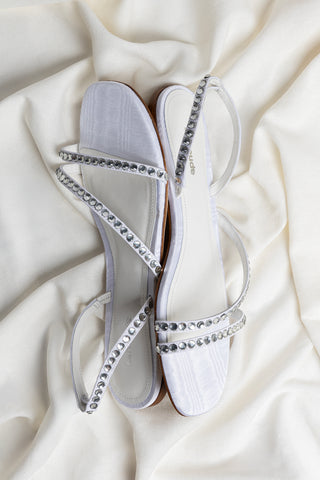 Vicky Flat Sandal In White Fabric and Crystals