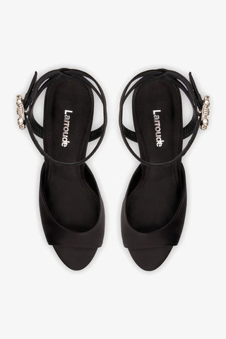 Sandália Jasmine Cetim Preto Sandal Larroudé