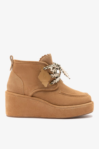 Bota Anabela Chani Camurça Caramelo Sneaker Larroudé
