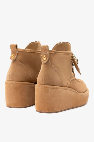 Bota Anabela Chani Camurça Caramelo Sneaker Larroudé