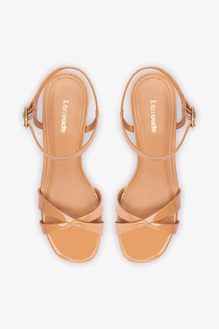 Sandália Plataforma Bianca Low Couro Verniz Bege Sandal Larroudé