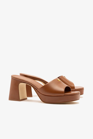 Mule Plataforma Dolly Low Couro Caramelo