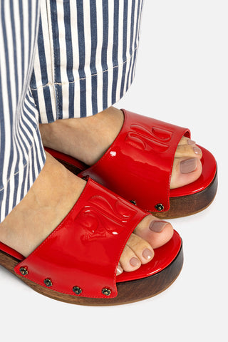 Mule Zuzi Couro Verniz Vermelho