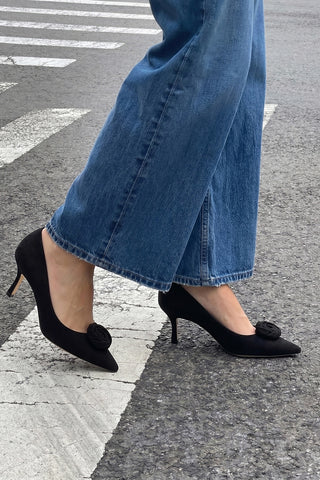 Scarpin Carine Low Camurça Preto