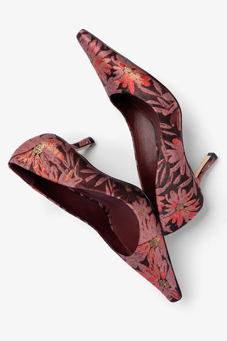 Larroudé by Markarian: Scarpin Brocado Floral Bordô Pump Larroudé