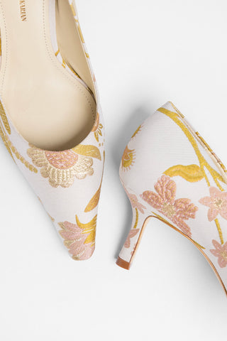 Larroudé by Markarian: Scarpin Brocado Floral Off White Pump Larroudé