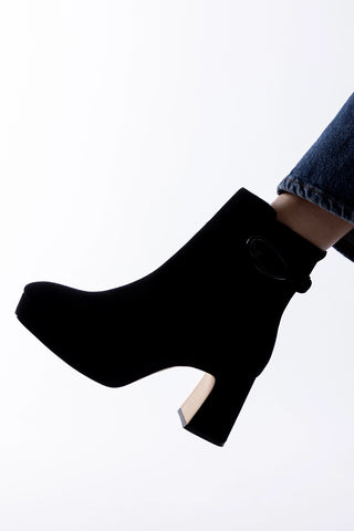 Bota Plataforma Dolly Verona Low Camurça Preto Boot Larroudé