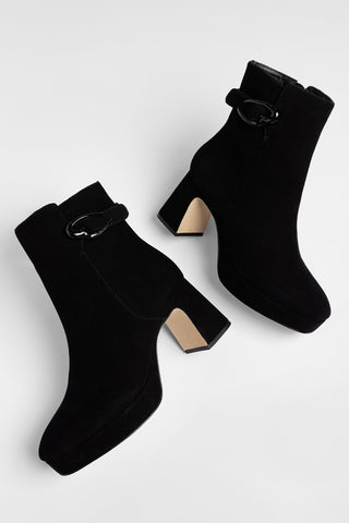 Bota Plataforma Dolly Verona Low Camurça Preto Boot Larroudé