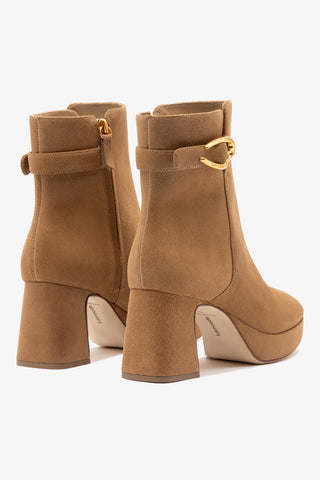 Bota Plataforma Dolly Verona Low Camurça Caramelo