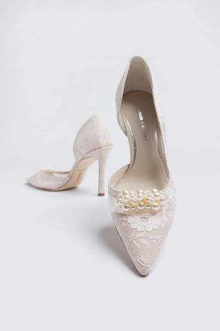 Larroudé x Markarian: Scarpin D'Orsay Renda Branco Pump Larroudé x Markarian