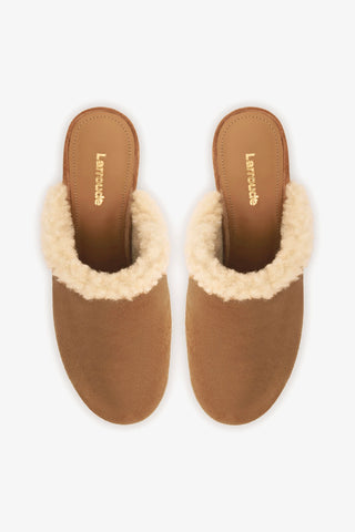 Sandália Plataforma Miso Camurça Caramelo e Lã Natural