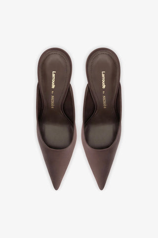 Larroudé x Nicolò B.: Mule Inna Cetim Marrom Mule Larroudé x Nicolò Beretta