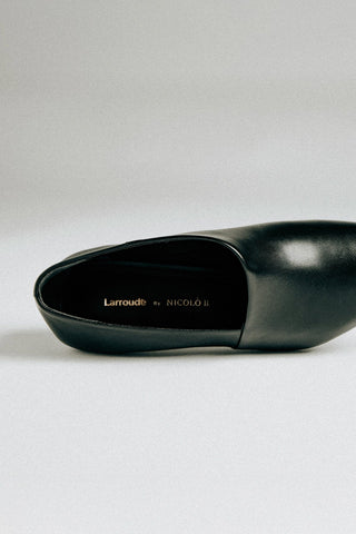 Larroudé By Nicolò B.: Scarpin Vittoria Couro Preto