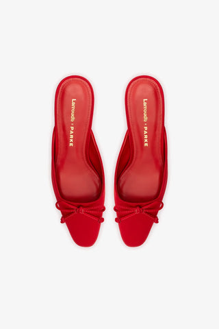 Larroudé x Parke: Mule Cetim Vermelho