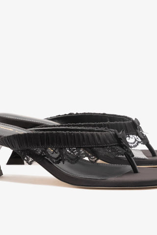 Larroudé x Tanner Fletcher: Sandália Gaia Low Lingerie Cetim Preto Sandal Larroudé x Tanner Fletcher