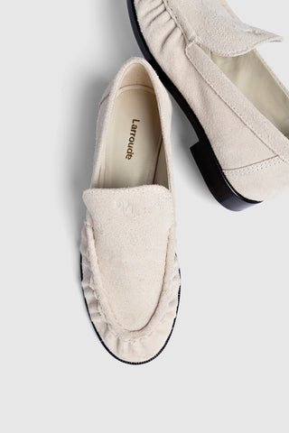 Mocassim Margaux Camurça Cinza Loafer Larroudé