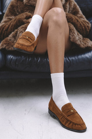 Mocassim Suki Soft Camurça Marrom Loafer Larroudé