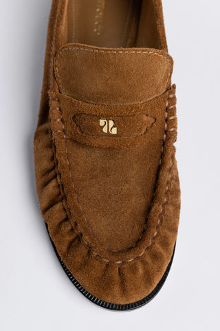 Mocassim Suki Soft Camurça Marrom Loafer Larroudé