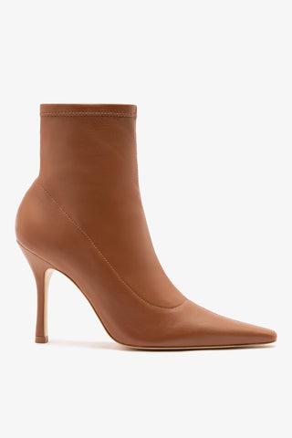 Bota Carine Mini Couro Stretch Caramelo Boot Larroudé