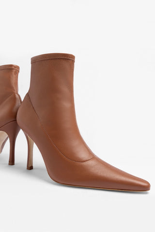 Bota Carine Mini Couro Stretch Caramelo Boot Larroudé
