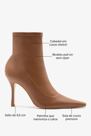 Bota Carine Mini Couro Stretch Caramelo Boot Larroudé