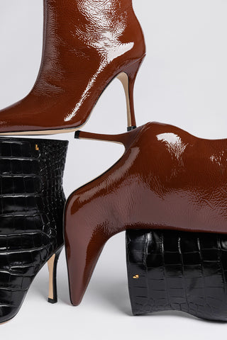 Bota Carine Mini Couro Verniz Marrom Boot Larroudé