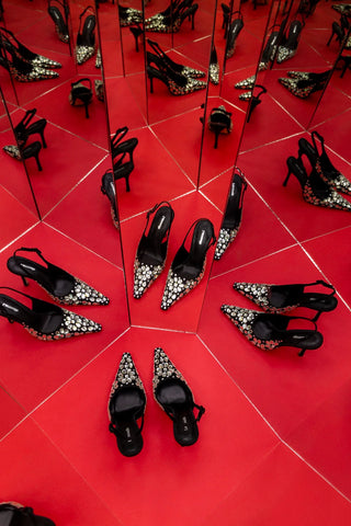 Slingback Carine Cetim Preto e Cristais