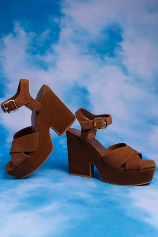 Sandália Plataforma Cher Camurça Marrom Sandal Larroudé