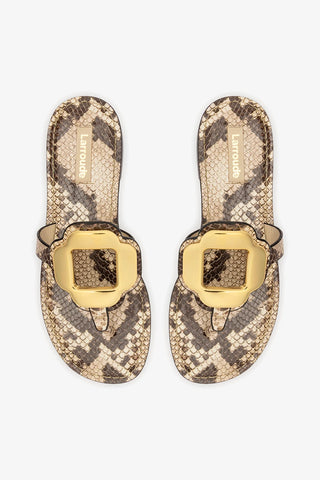 Sandália Flat Margherita Couro Cobra Bege e Metal Dourado Flat Sandal Larroudé