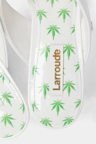 Sandália Anabela Gaia Low Couro Verniz Branco Sandal Larroudé