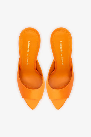 Larroudé x Nicolò B.: Mule Malibu Cetim Laranja Mule Larroudé x Nicolò Beretta