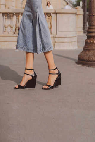Sandália Luma Couro Verniz Preto Sandal Larroudé