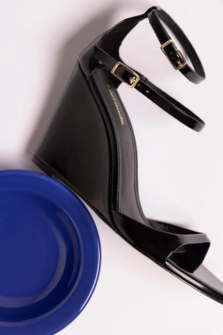 Sandália Luma Couro Verniz Preto Sandal Larroudé