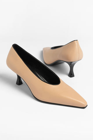 Scarpin Cambon Couro Bege Pump Larroudé