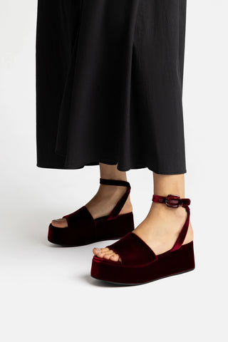 Sandália Flatform Charli Veludo Vinho