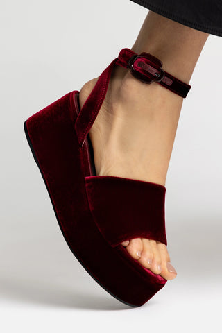 Sandália Flatform Charli Veludo Vinho