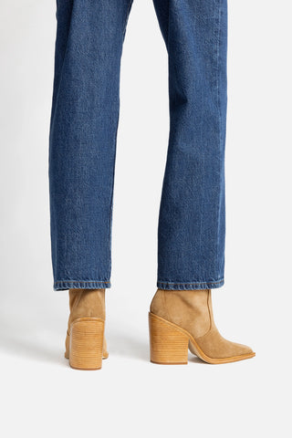 Bota James Camurça Caramelo