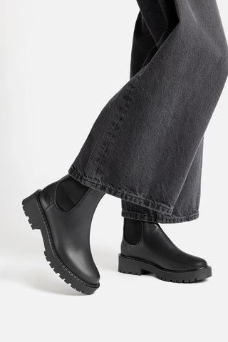Bota Sancha Couro Preto Boot Larroudé