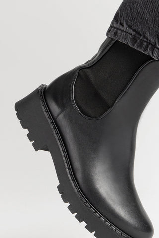 Bota Sancha Couro Preto Boot Larroudé