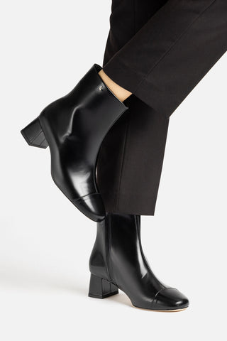 Bota Edie Mini Couro Preto Boot Larroudé