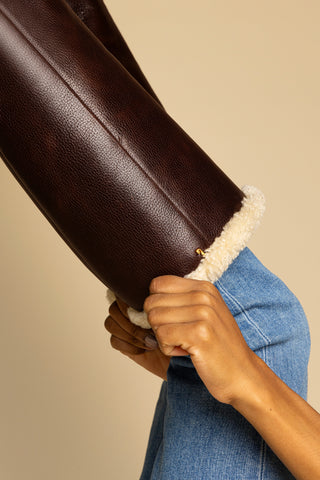 Bota Tratorada Anne Couro Marrom e Lã Natural