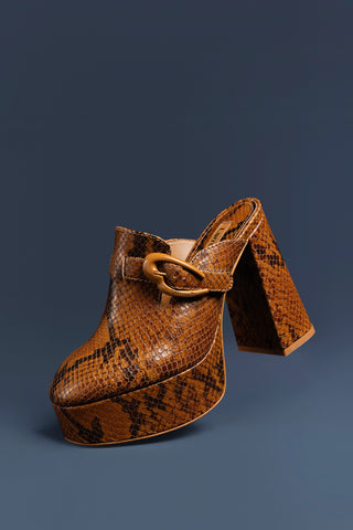 Mule Clog Dolly Verona Couro Cobra Marrom