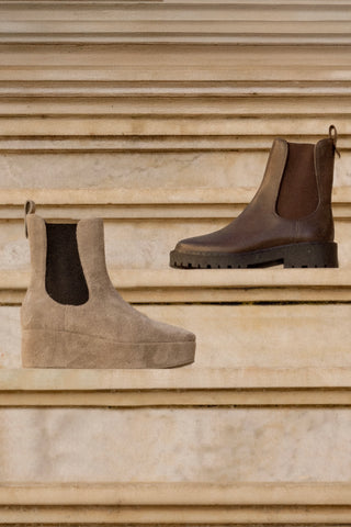 Bota Flatform Dani Camurça Cinza
