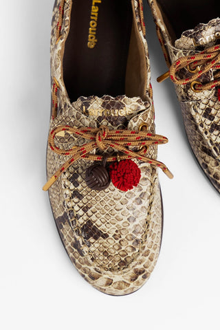 Mocassim Boat Shoe Cyprus Couro Cobra Bege Loafer Larroudé