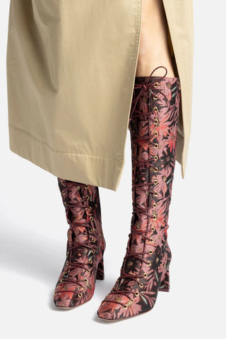 Larroudé x Markarian: Bota Alexis Hi Brocado Estampado Bordô Boot Larroudé x Markarian