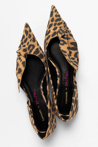 Larroudé by Bruno Frisoni: Sapatilha Gigi Camurça Leopardo Flat Larroudé x Bruno Frisoni