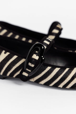 Sapatilha Verona Cap Couro Zebra e Camurça Preto Ballet Larroudé